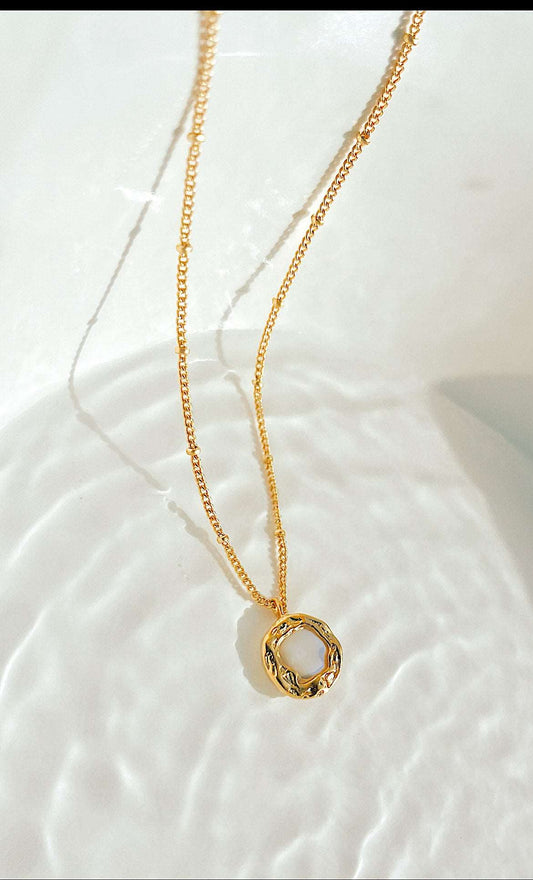 Golden Pearl Necklace - BEUPFORLIFE.com